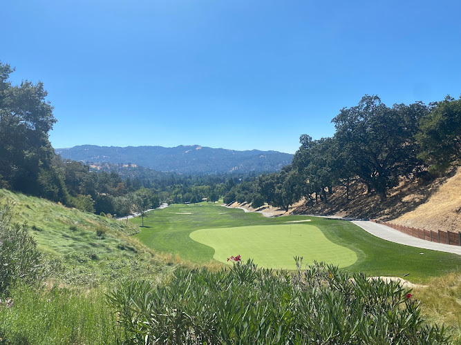 Round Hill Country Club