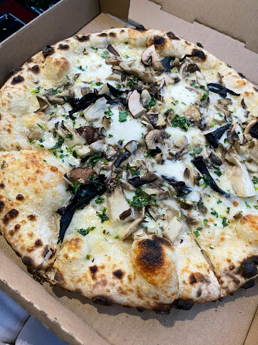 Benchmark Pizzeria
